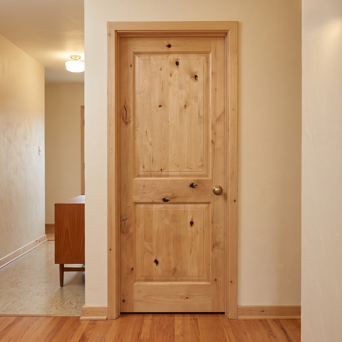 Knotty Alder 2 PNL Raised