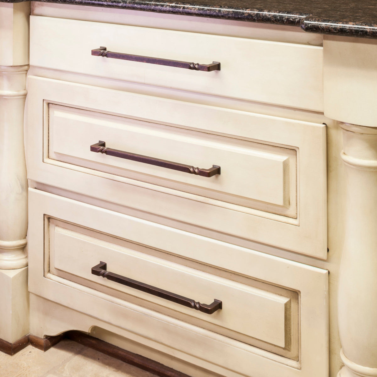 Tahoe 96 mm Center-to-Center Bar Pull