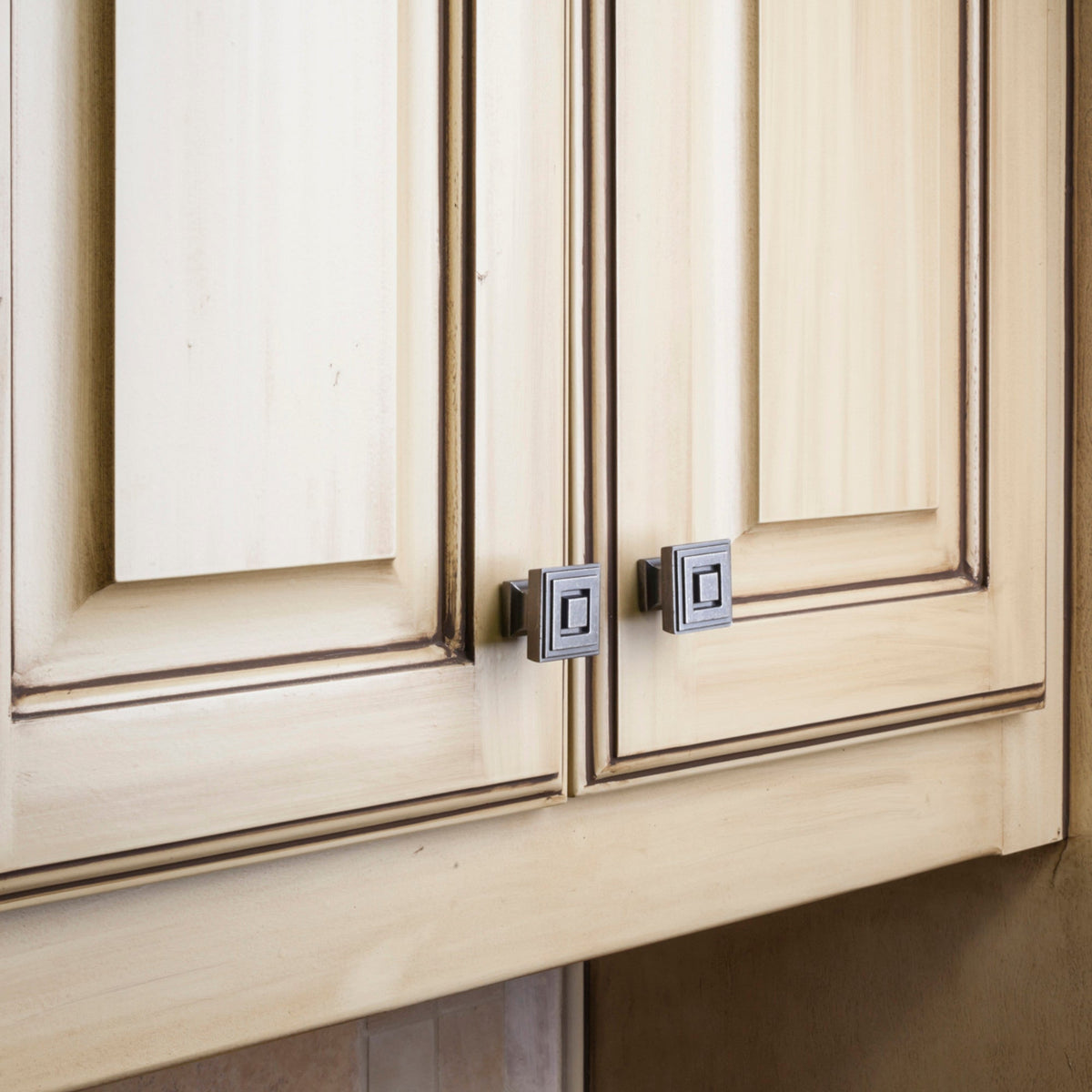 Delmar 1-1/4" Length Square Knob