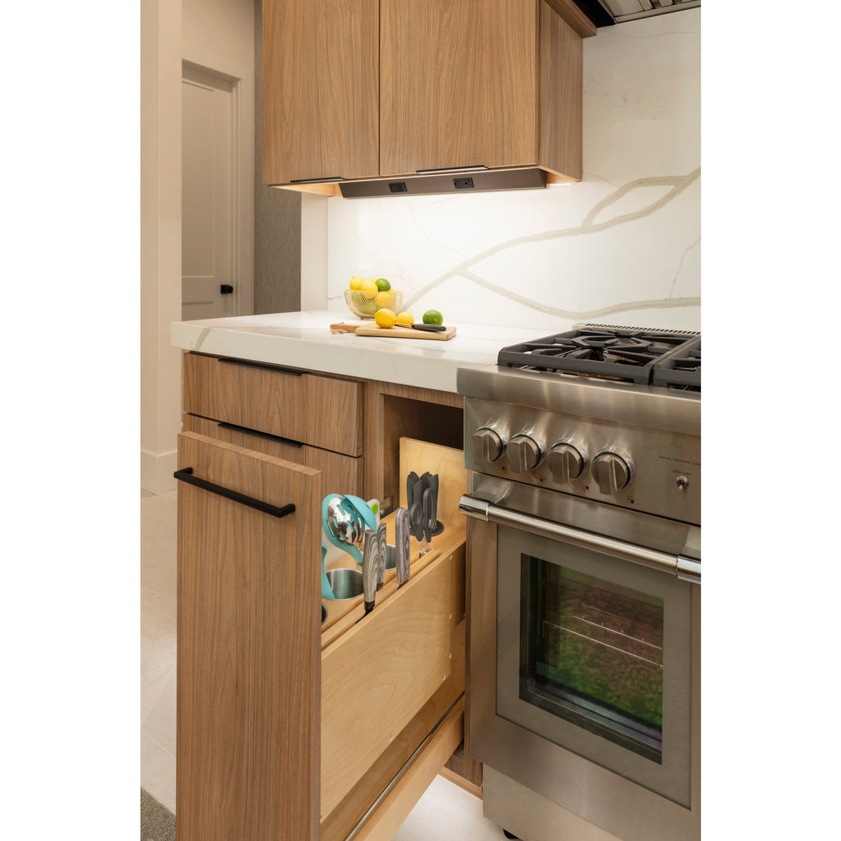5" "No Wiggle" Magnetic Knife Organizer Soft-close Pullout