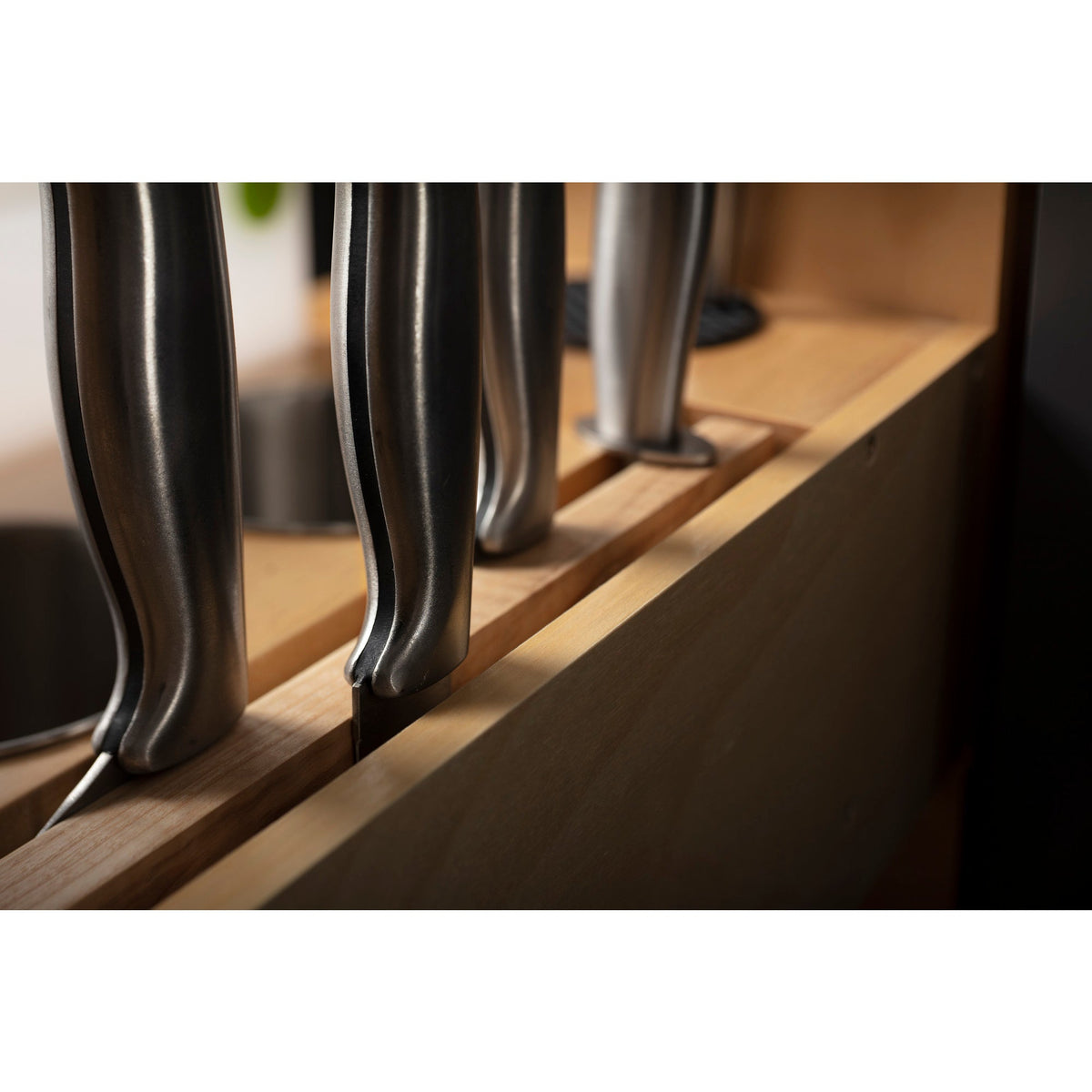 8" "No Wiggle" Magnetic Knife Organizer Soft-close Pullout